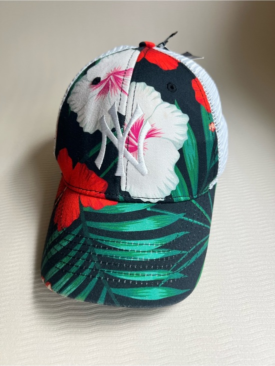 ‘47 Brand Accessories - "Rare Find" NY Yankees Women’s Tropical Floral Trucker Hat – NWT